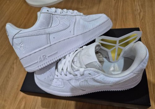 An Updated Look At The Kobe Bryant x Nike Air Force 1 Low “Forever White”(pic3) An Updated Look At The Kobe Bryant x Nike Air Force 1 Low “Forever White”(pic3)