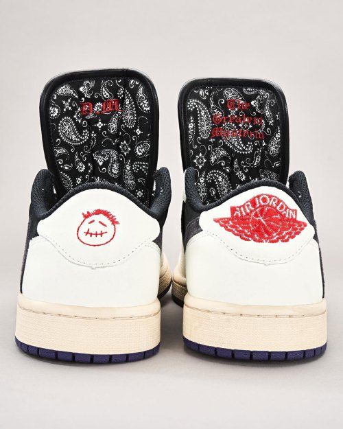 Dominik Mysterio Honors His “Real” Father With Travis Scott x Air Jordan 1 Low Customs(pic3) Dominik Mysterio Honors His “Real” Father With Travis Scott x Air Jordan 1 Low Customs(pic3)