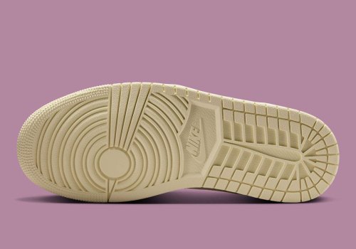 The Air Jordan 1 Low Takes An Iridescent Finish(pic4) The Air Jordan 1 Low Takes An Iridescent Finish(pic4)